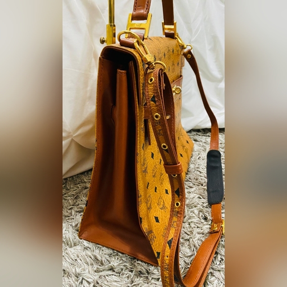 SOLD!!Authentic MCM Kelly XL bag - Picture 16 of 16